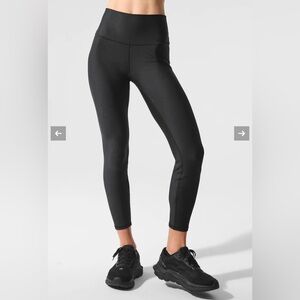 NWT - ALO Yoga 7/8 High-Waist Airlift Black Leggings